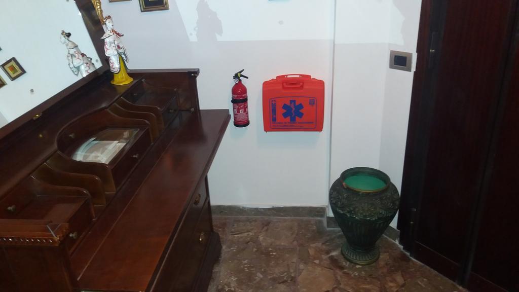 Guest House Il Marchese Del Grillo Рим Екстериор снимка